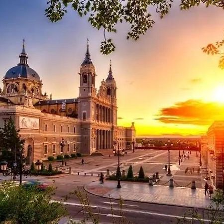 Parsa Booking Madrid Buitenkant foto