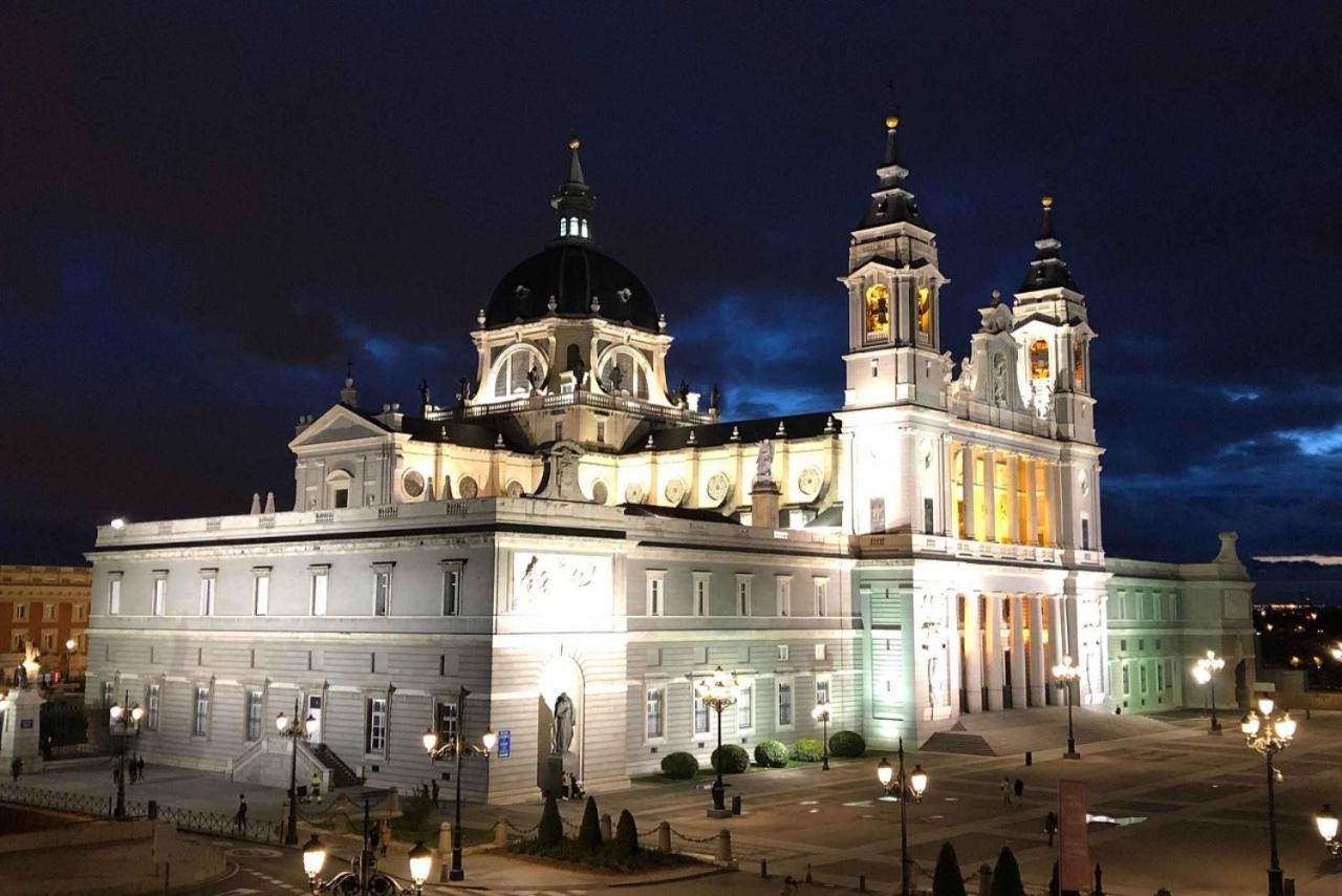 Parsa Booking Madrid Buitenkant foto